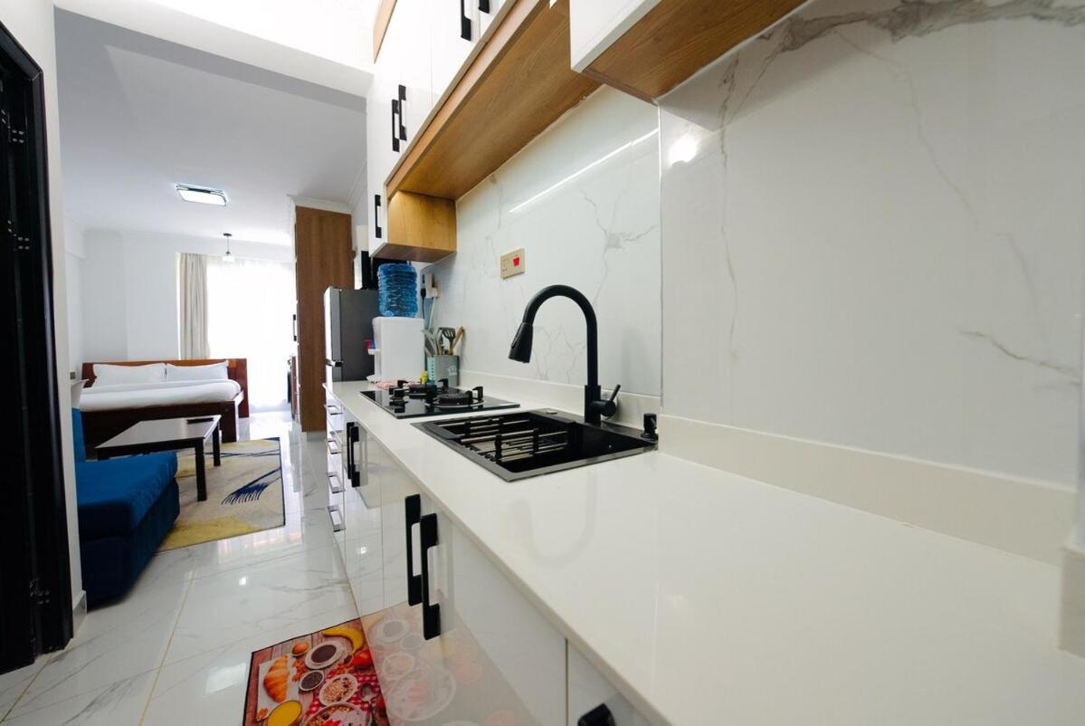 Opulent Haven In Kilimani, Yaya Center With A Gym *