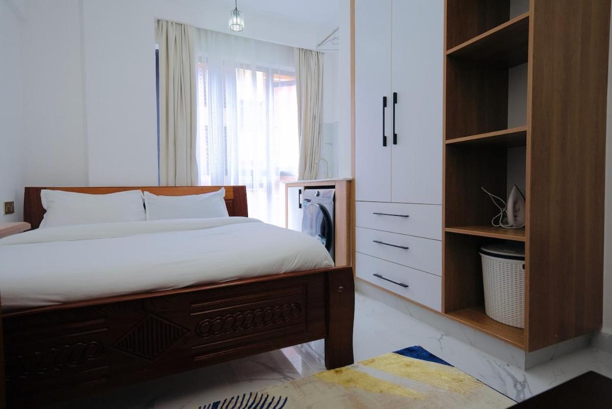Opulent Haven In Kilimani, Yaya Center With A Gym Apartment