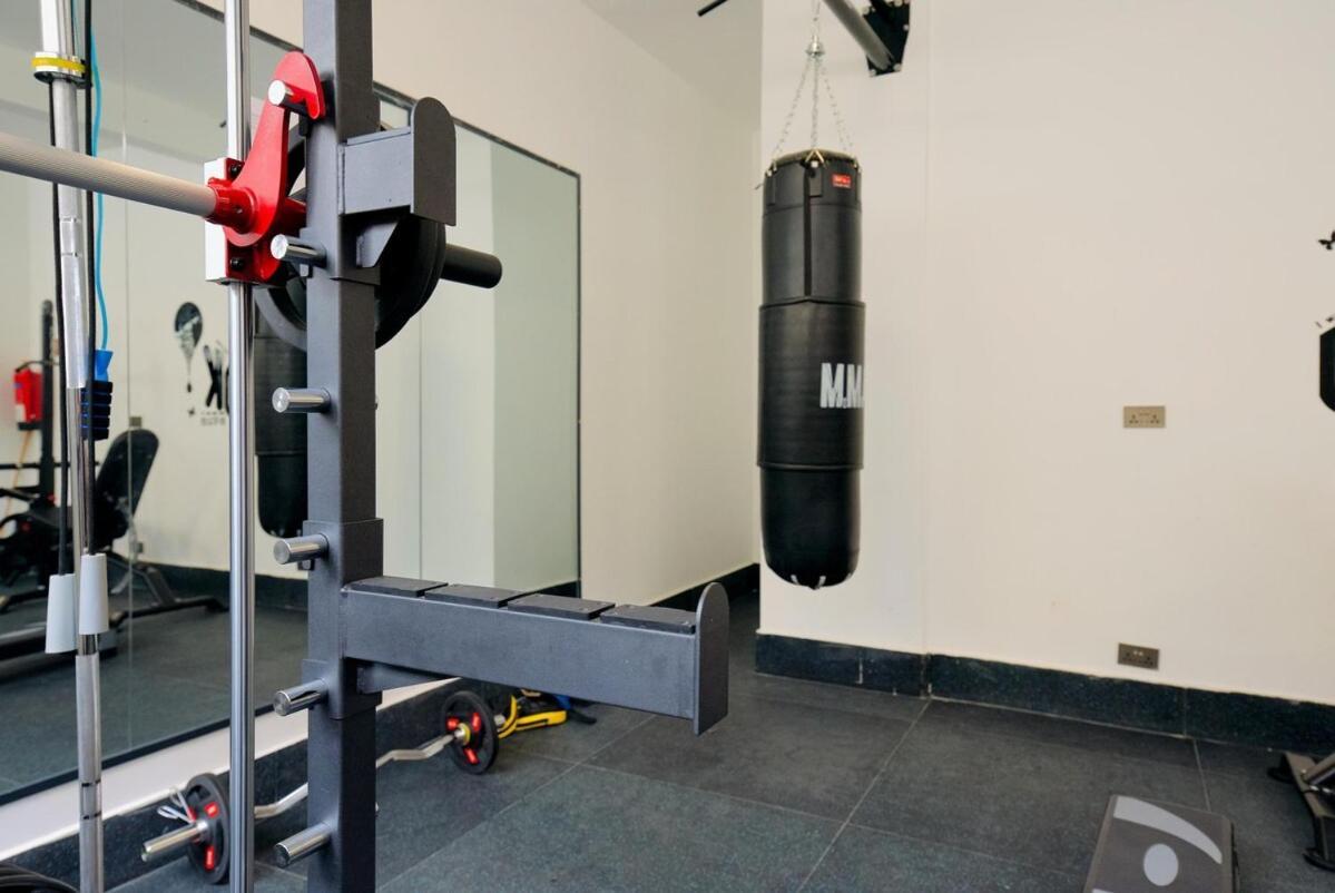 Opulent Haven In Kilimani, Yaya Center With A Gym Apartment *