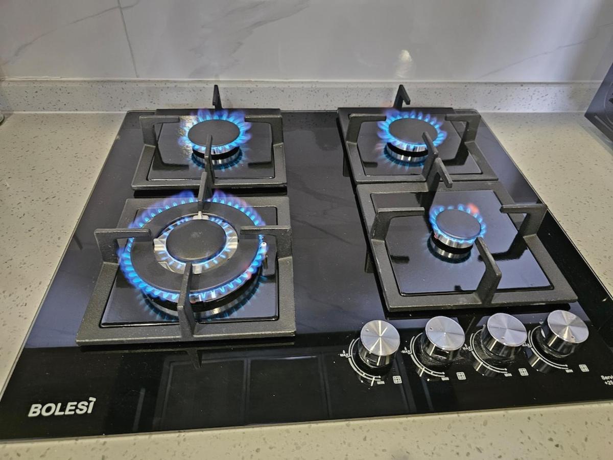 Apartment Luxe Place With Pool,gym,mini Mart In Yaya Center *