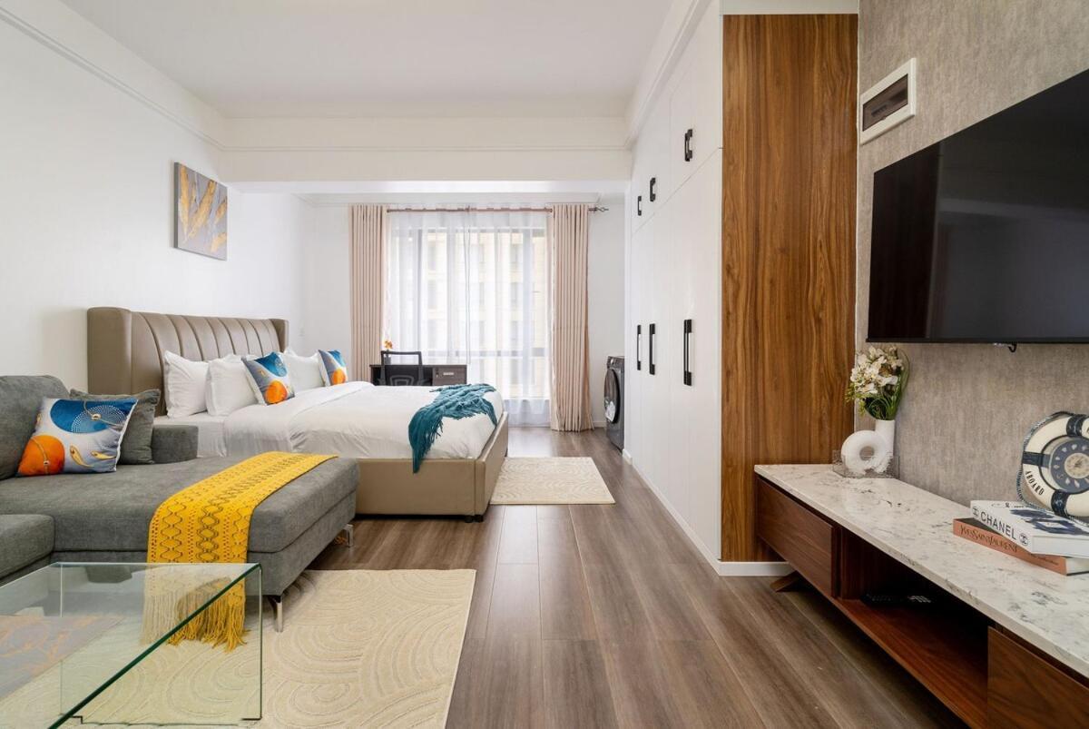 Luxe Place With Pool,gym,mini Mart In Yaya Center Apartment Nairobi