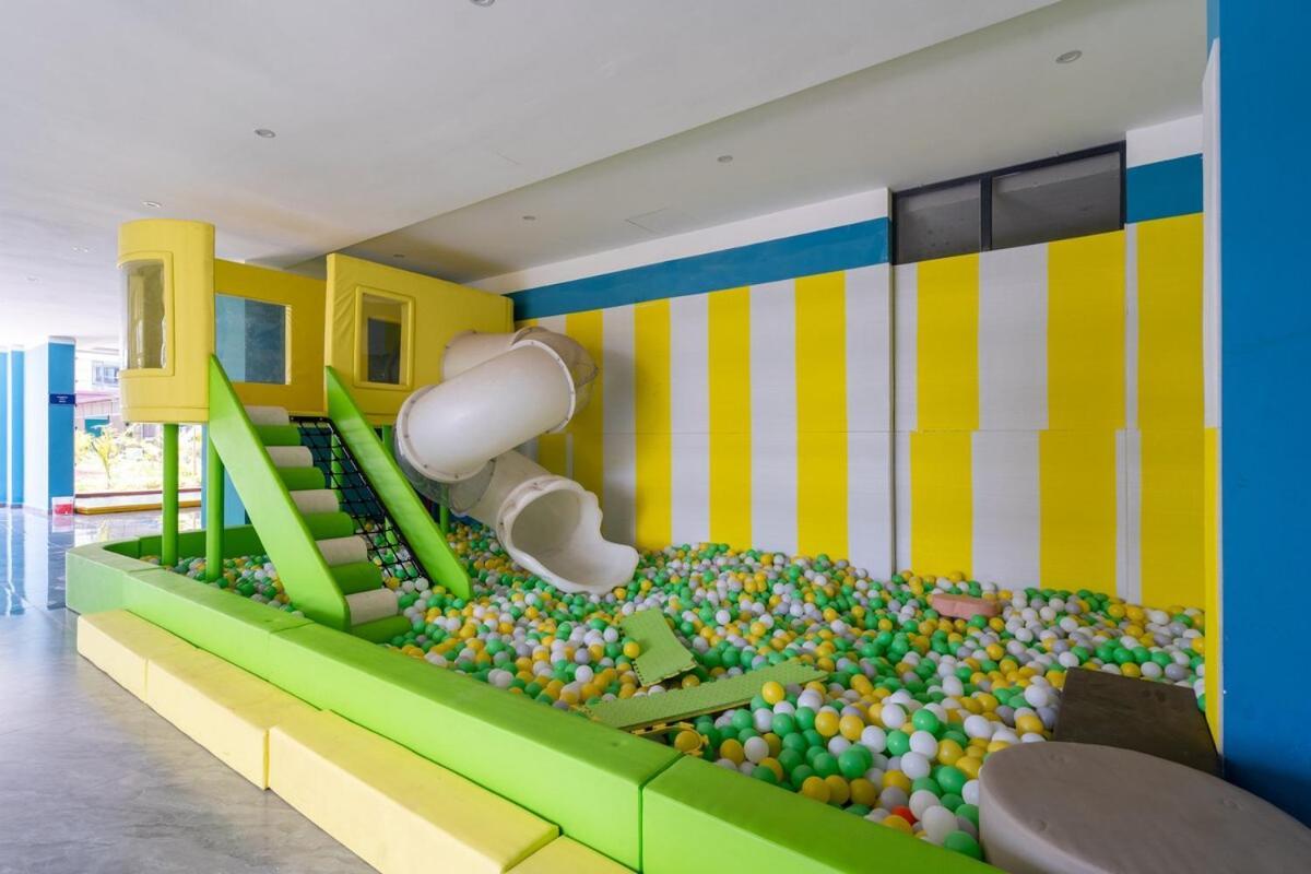 Apartment Luxe Place With Pool,gym,mini Mart In Yaya Center *