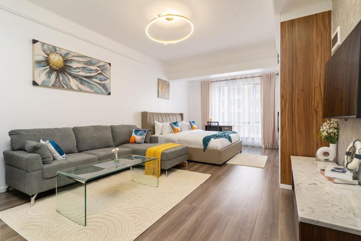 Luxe Place With Pool,gym,mini Mart In Yaya Center Apartment