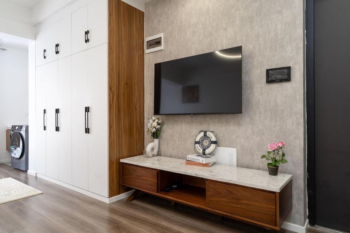 Luxe Place With Pool,gym,mini Mart In Yaya Center Apartment