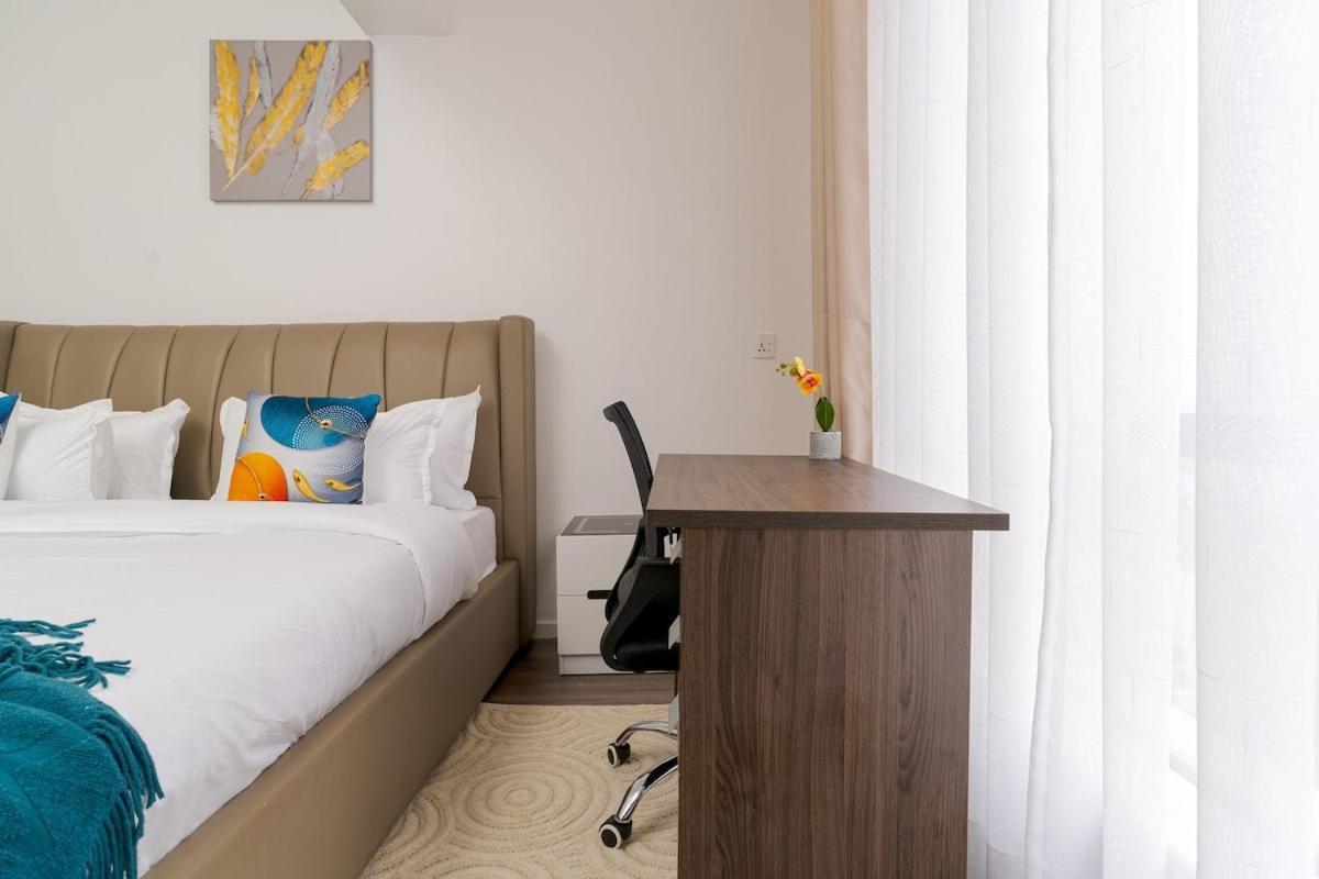 Luxe Place With Pool,gym,mini Mart In Yaya Center Apartment