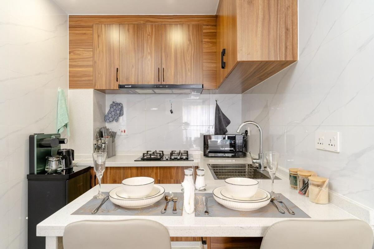 Luxe Place With Pool,gym,mini Mart In Yaya Center Apartment *