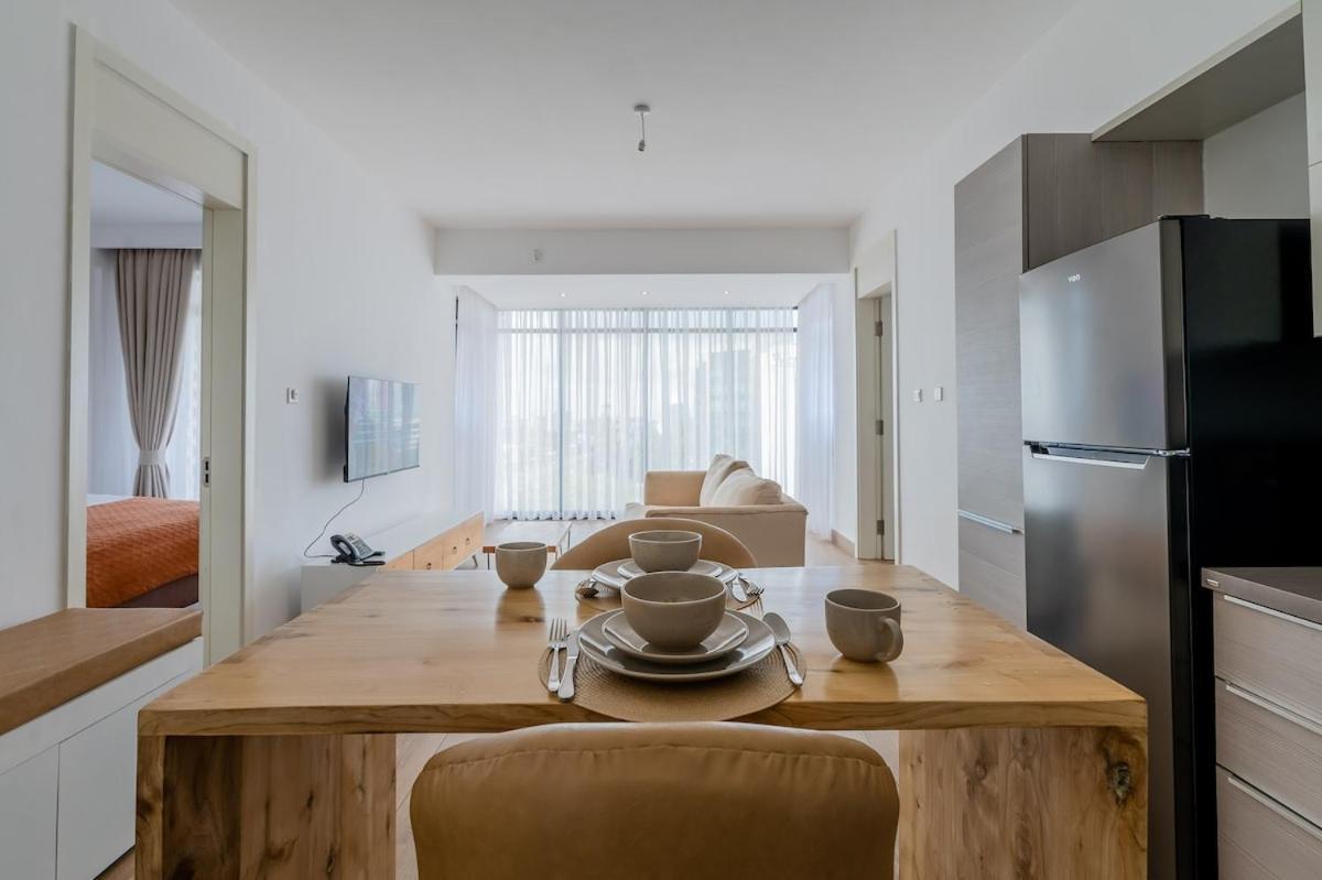 Chic 2-bedroom With Pool And Gym Apartment