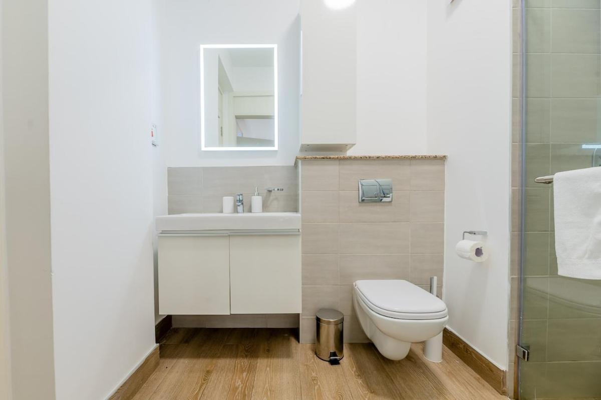 Chic 2-bedroom With Pool And Gym Apartment