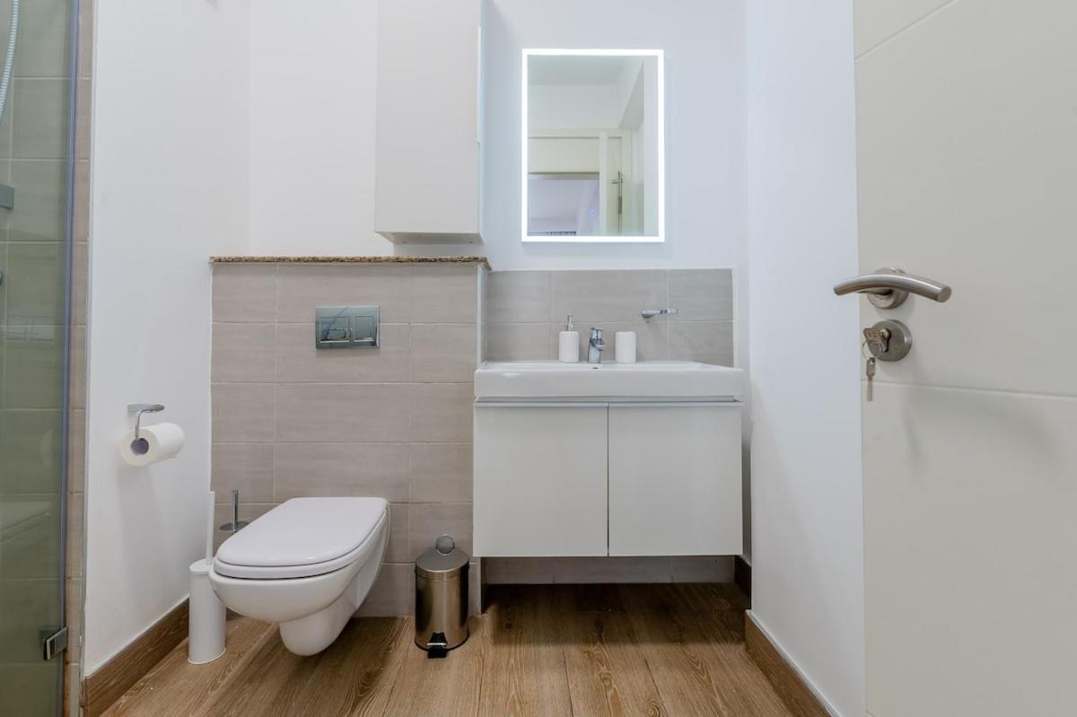 Chic 2-bedroom With Pool And Gym Apartment *