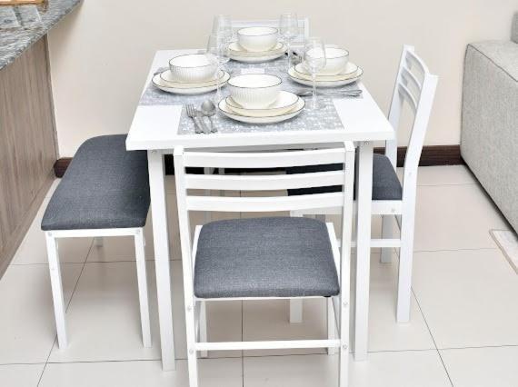 Spacious With View, Gym & Pool - Kilimani Apartment *