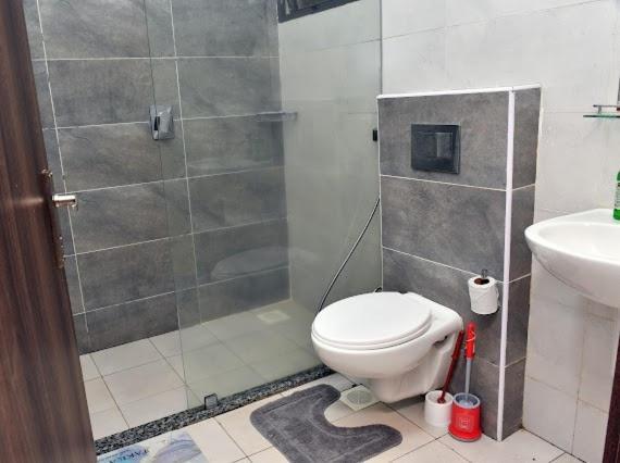 Spacious With View, Gym & Pool - Kilimani