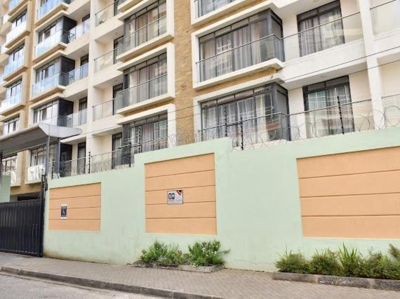 Apartment Spacious With View, Gym & Pool - Kilimani Nairobi