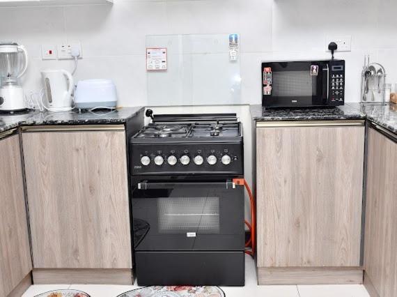 Spacious With View, Gym & Pool - Kilimani Apartment Nairobi