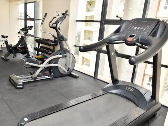 Spacious With View, Gym & Pool - Kilimani Apartment Nairobi