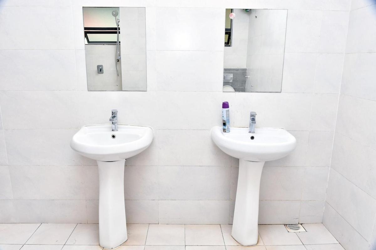 Spacious With View, Gym & Pool - Kilimani