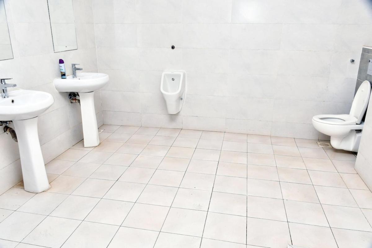 Spacious With View, Gym & Pool - Kilimani Apartment *