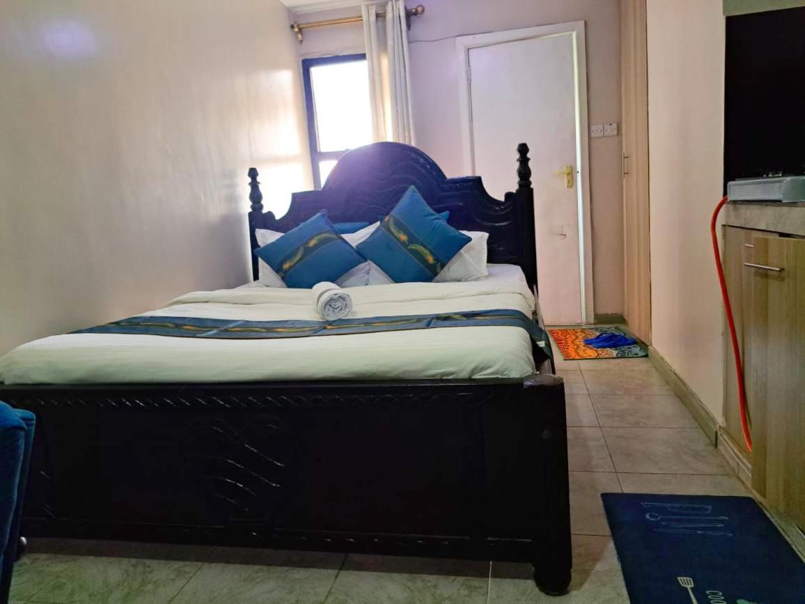 Lara Guest house