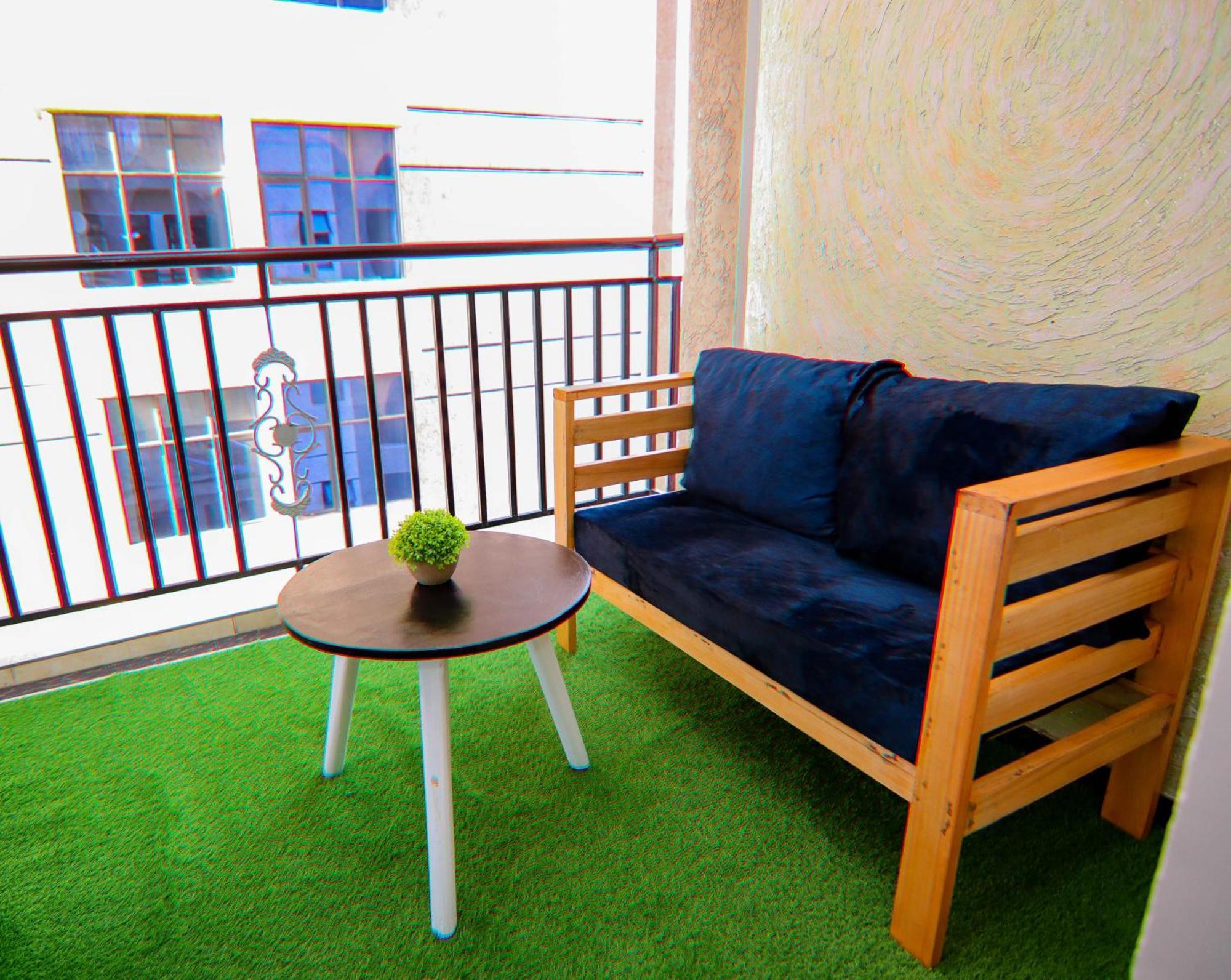 Modern Chic Near Yaya Centre Apartment