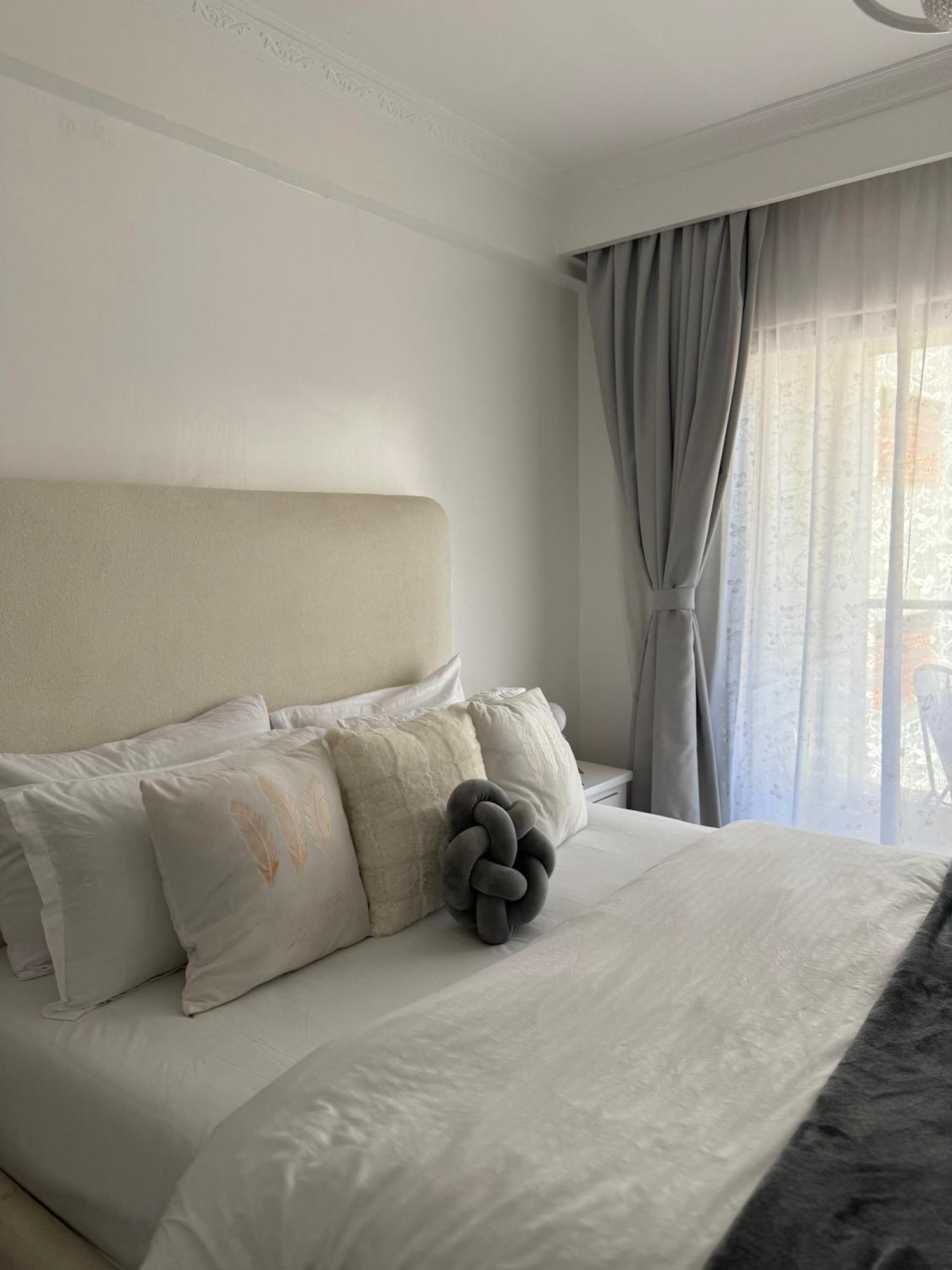 Trendy Luxe 1br With Spacious Living Apartment *