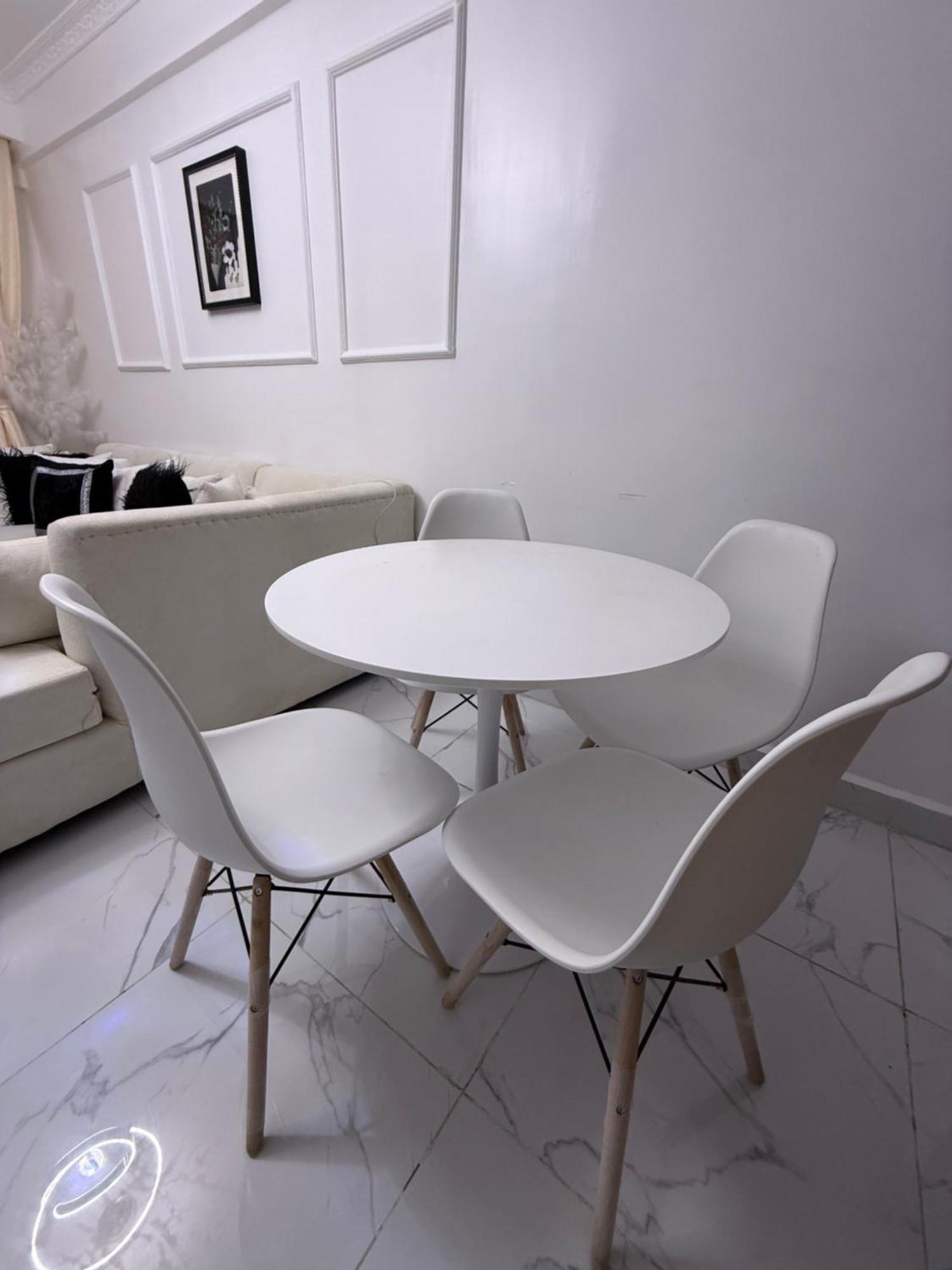 Trendy Luxe 1br With Spacious Living Apartment