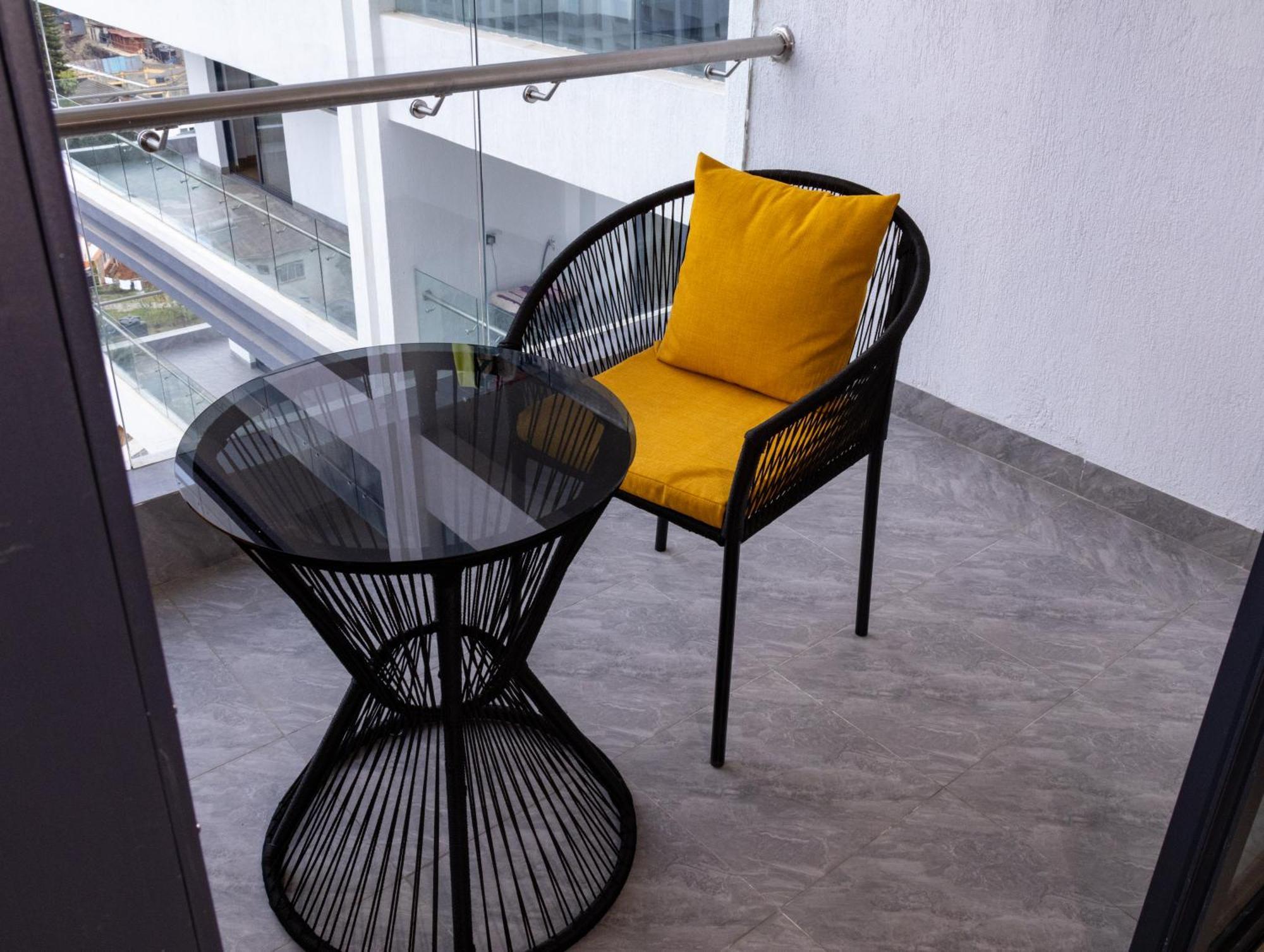 Beautiful Serviced Near Yaya Center Apartment Nairobi