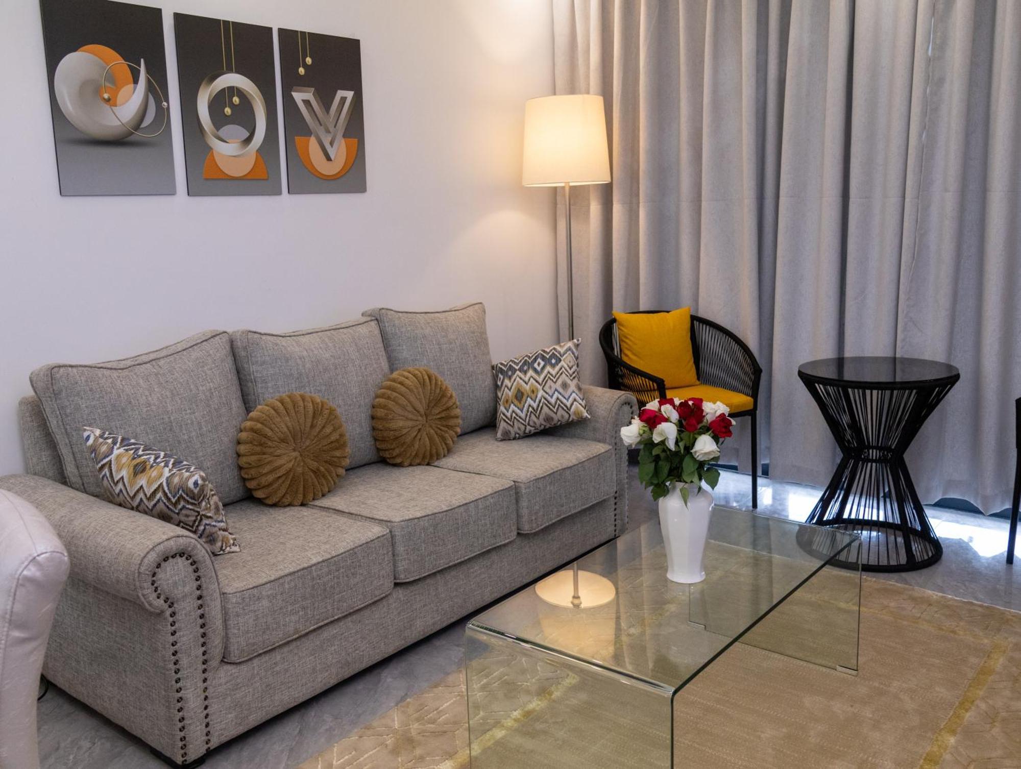 Beautiful Serviced Near Yaya Center Apartment