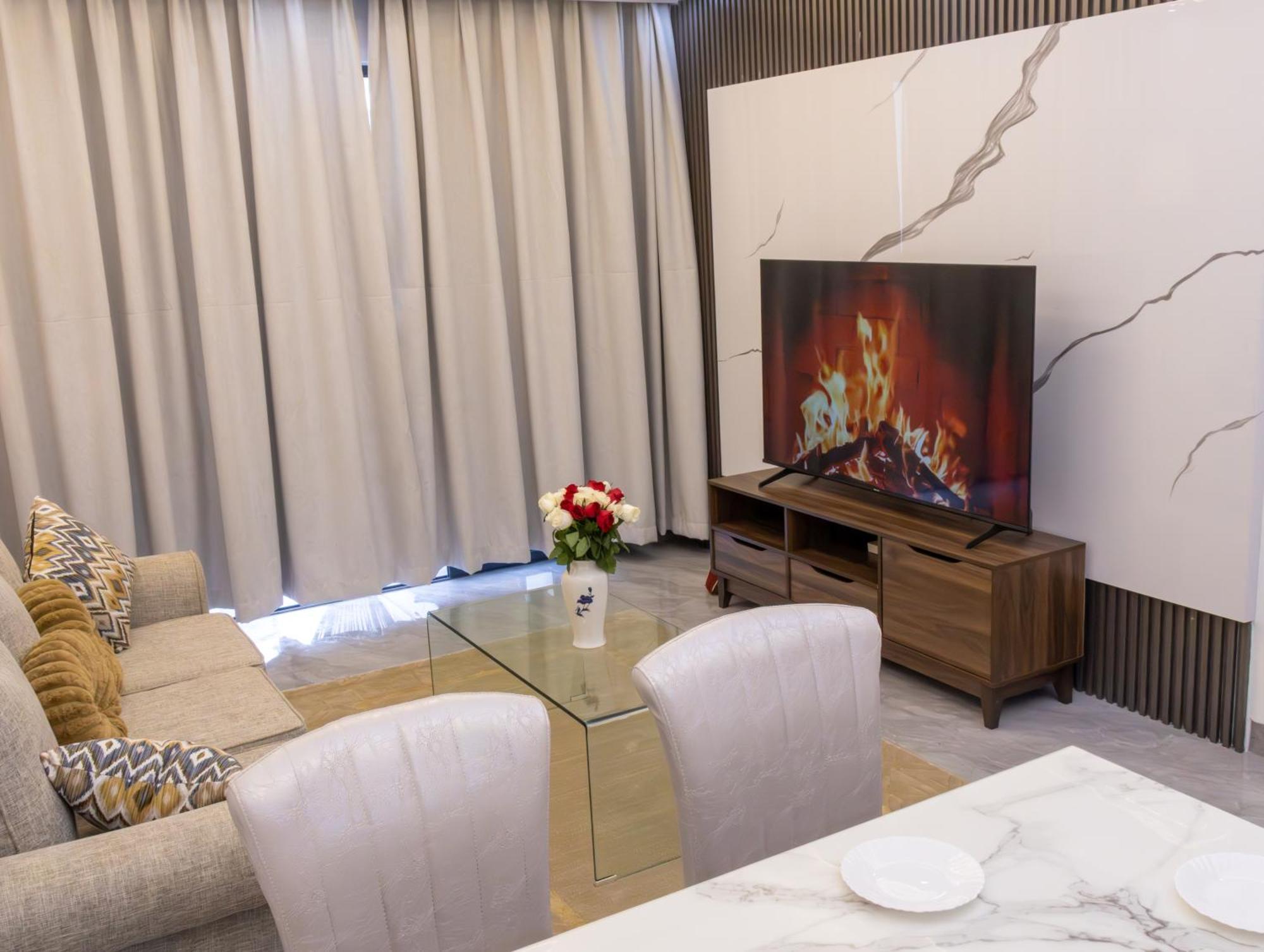 Beautiful Serviced Near Yaya Center Apartment *