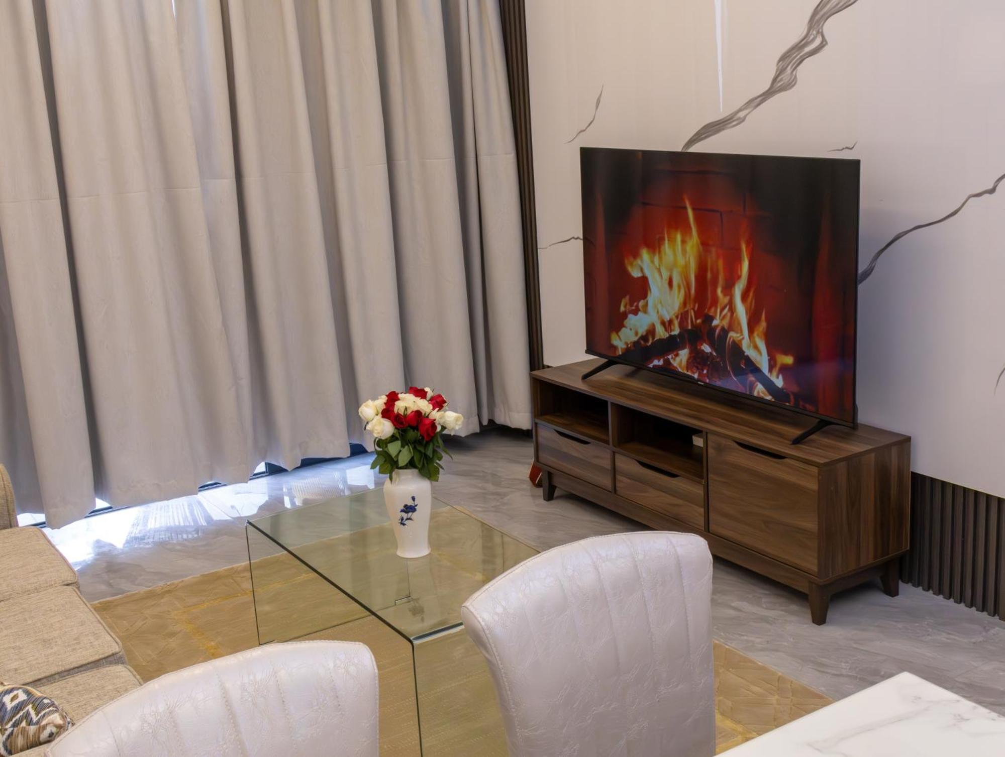 Beautiful Serviced Near Yaya Center Apartment Nairobi