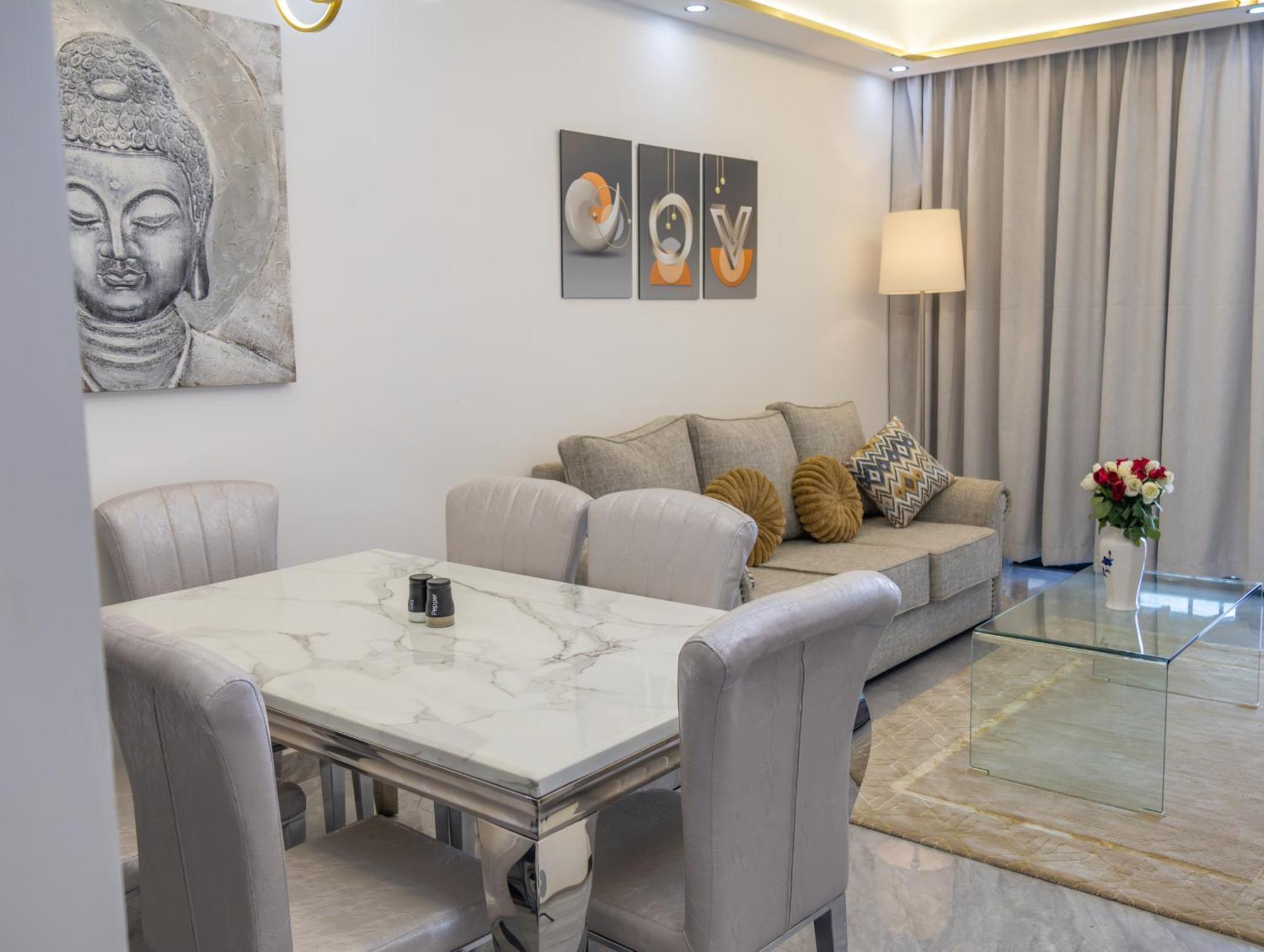 Beautiful Serviced Near Yaya Center Apartment