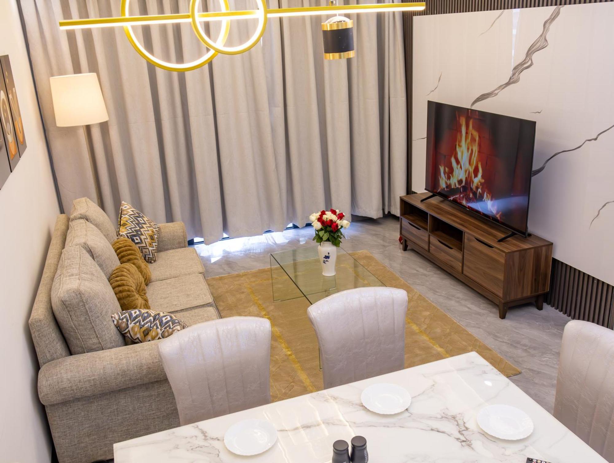 Beautiful Serviced Near Yaya Center Apartment