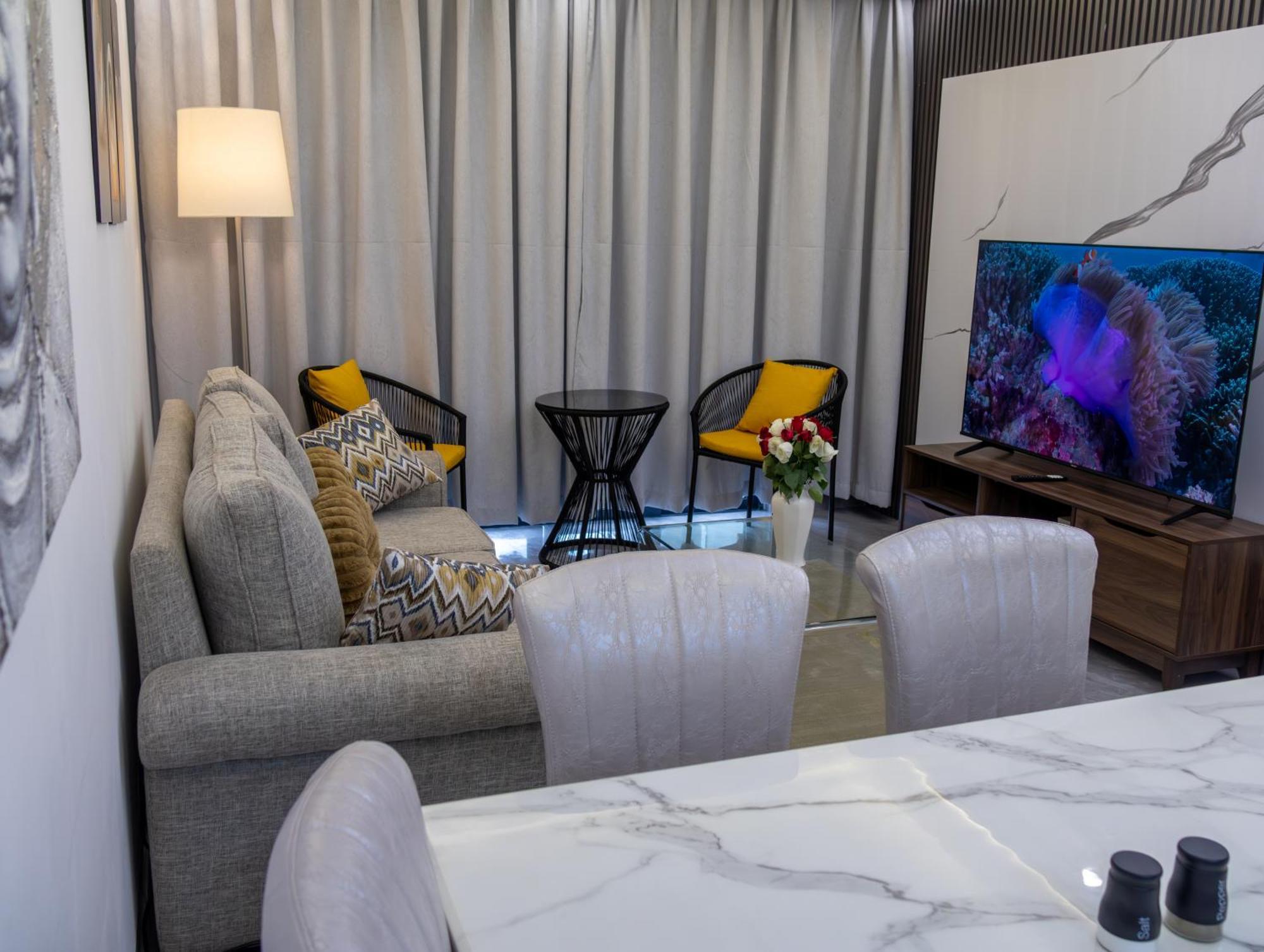 Beautiful Serviced Near Yaya Center Apartment