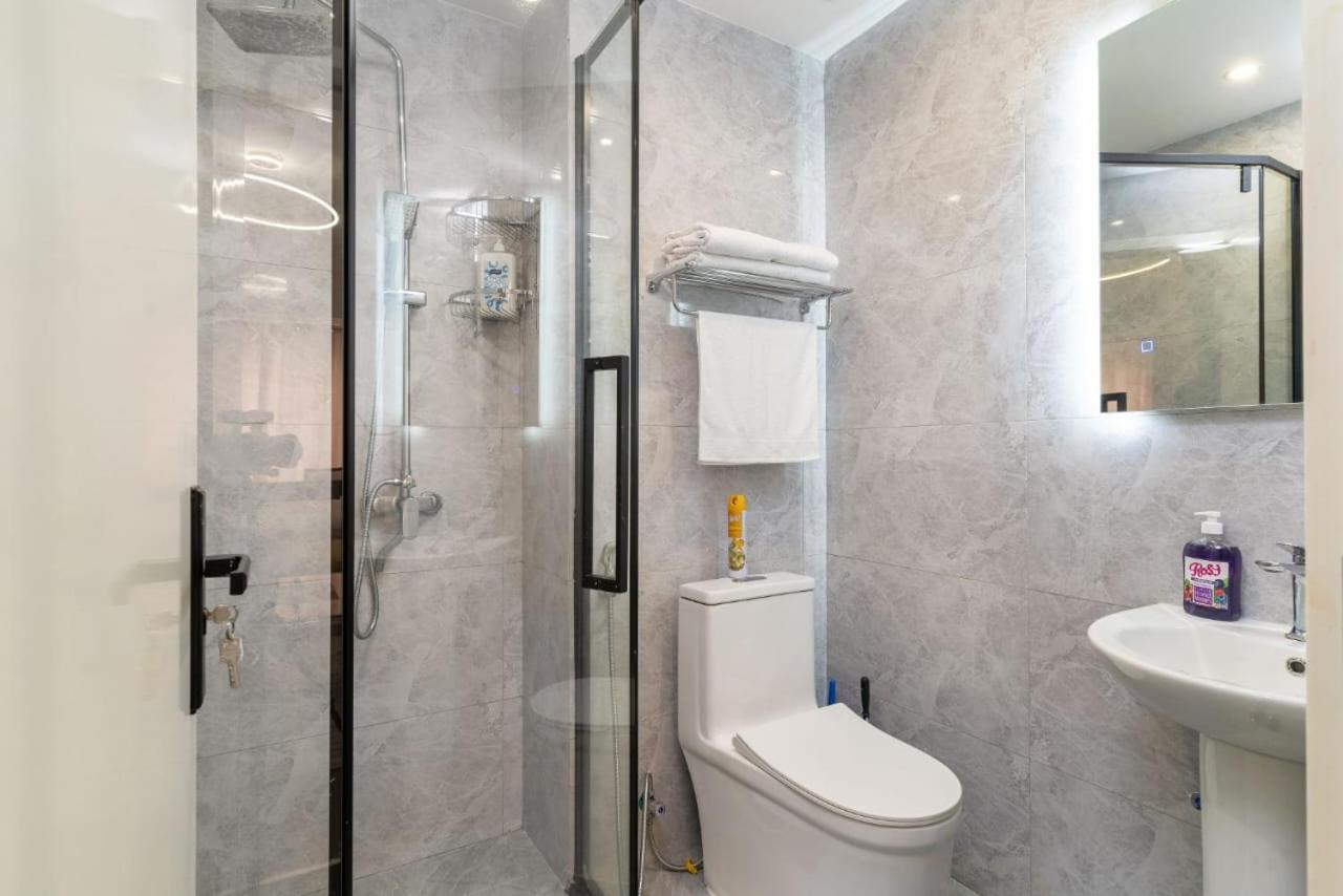 Apartment Luxe Place With Pool,gym,mini Mart In Yaya Center Nairobi