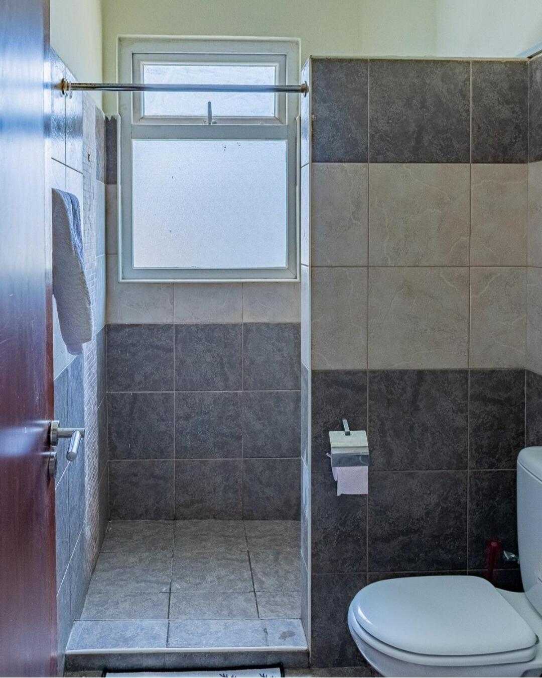 Stylish & Lavish 3 Bedroom Near Junction Mall *