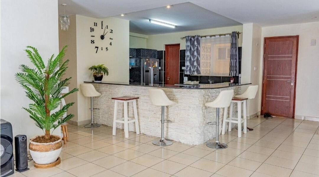 Apartment Stylish & Lavish 3 Bedroom Near Junction Mall *