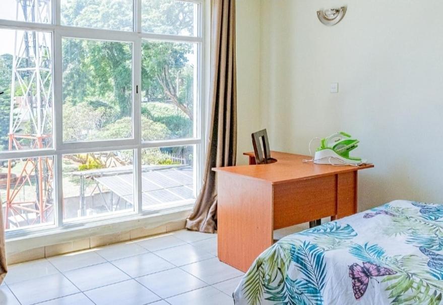 Stylish & Lavish 3 Bedroom Near Junction Mall *