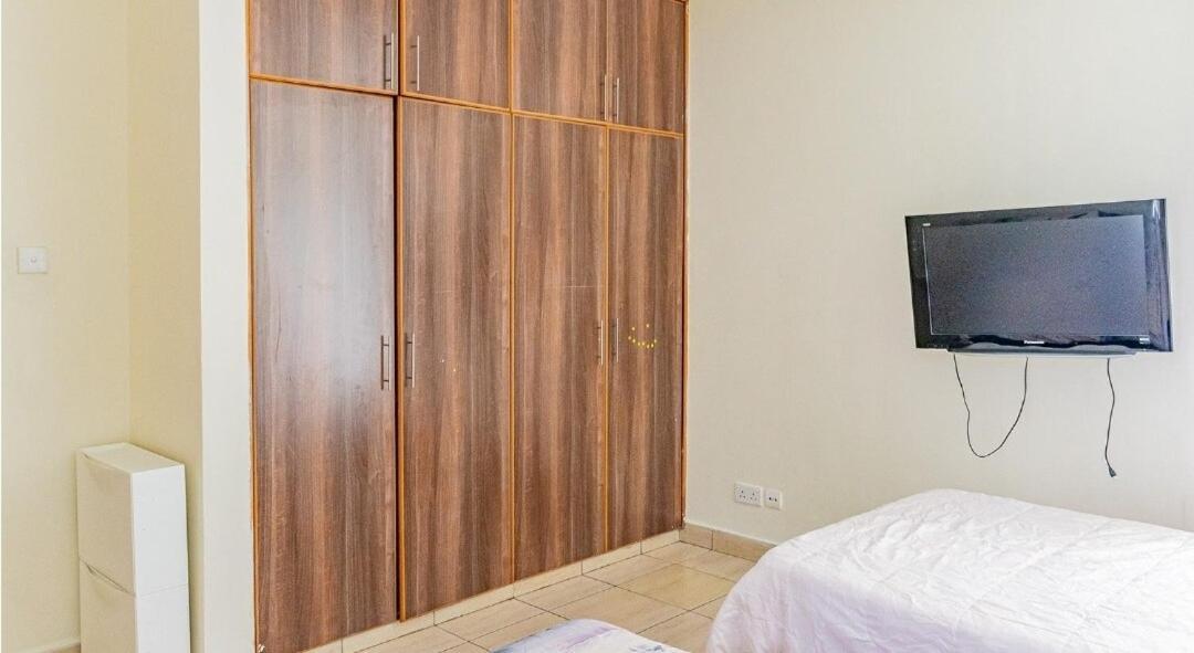 Stylish & Lavish 3 Bedroom Near Junction Mall Apartment *