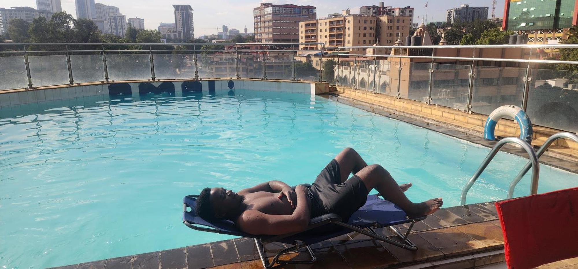 Apartment Near Cbd With Rooftop Pool *