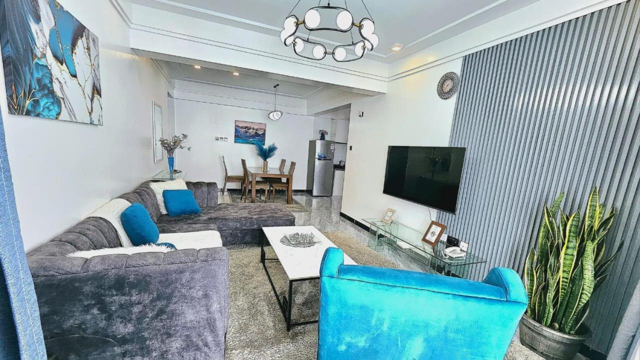 Staroot Next To Yaya Center Mall-kilimani Nairobi