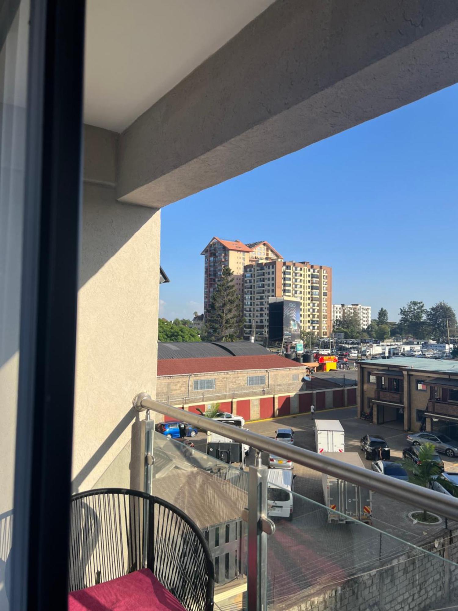 Modern 2br Ensuite With King Bed In Kilimani Nairobi