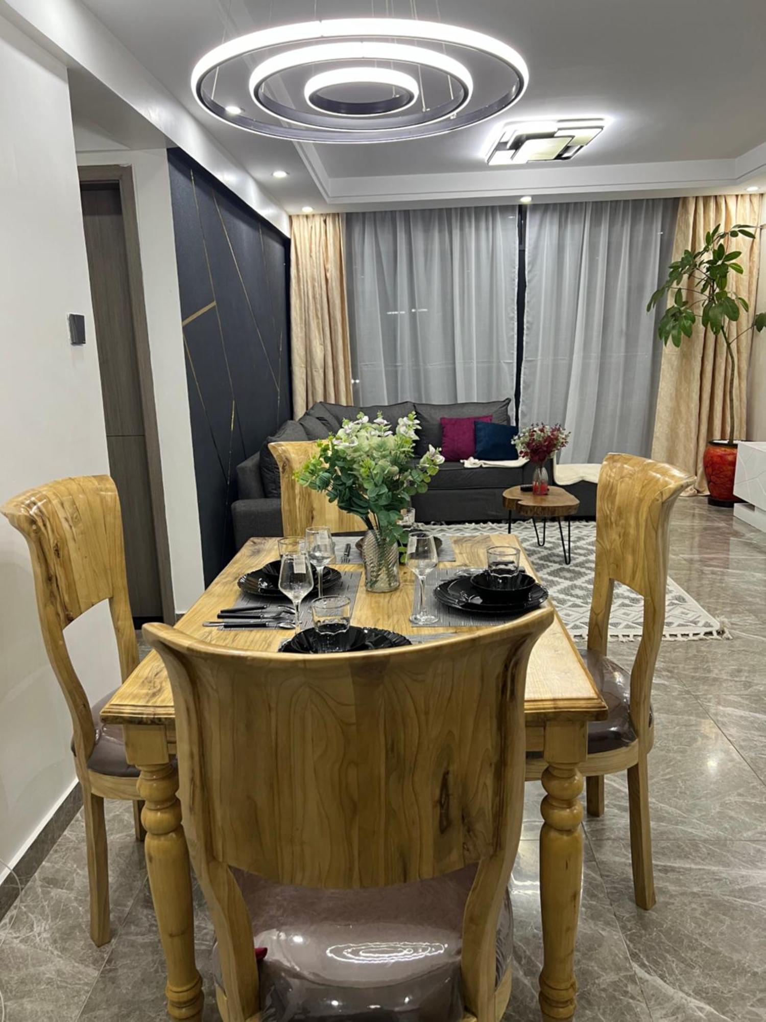 Modern 2br Ensuite With King Bed In Kilimani Apartment