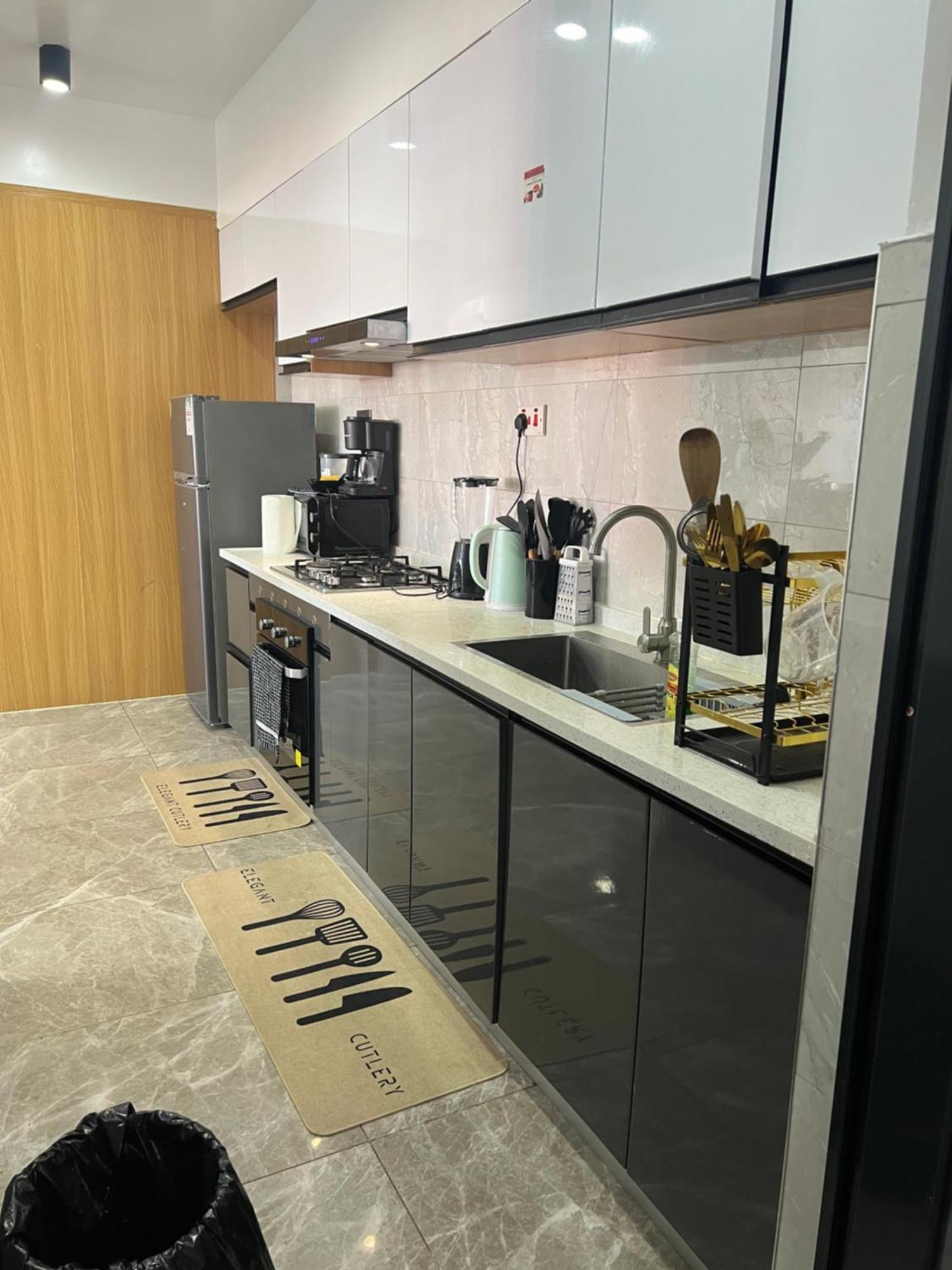 Modern 2br Ensuite With King Bed In Kilimani Apartment *