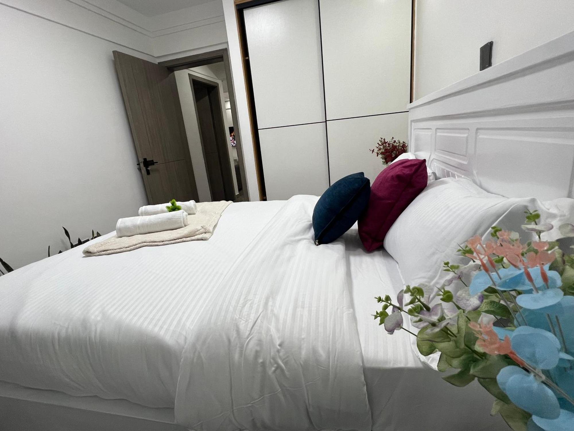 Modern 2br Ensuite With King Bed In Kilimani *