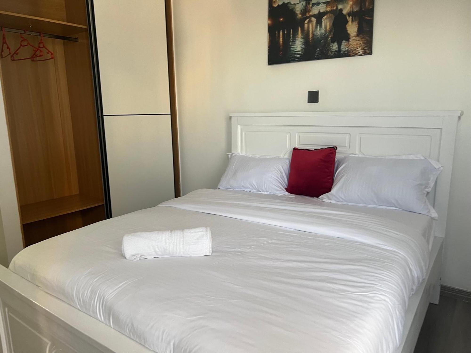 Modern 2br Ensuite With King Bed In Kilimani Apartment *