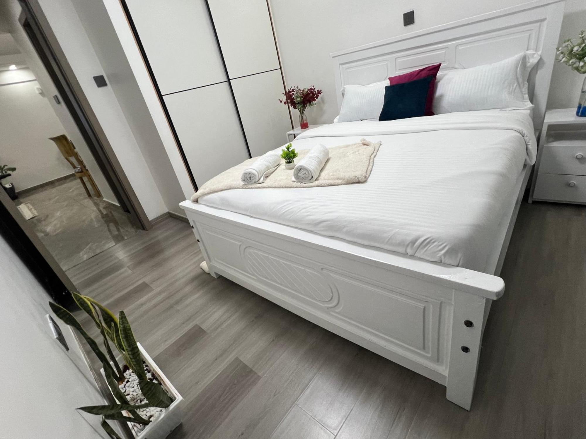 Apartment Modern 2br Ensuite With King Bed In Kilimani Nairobi