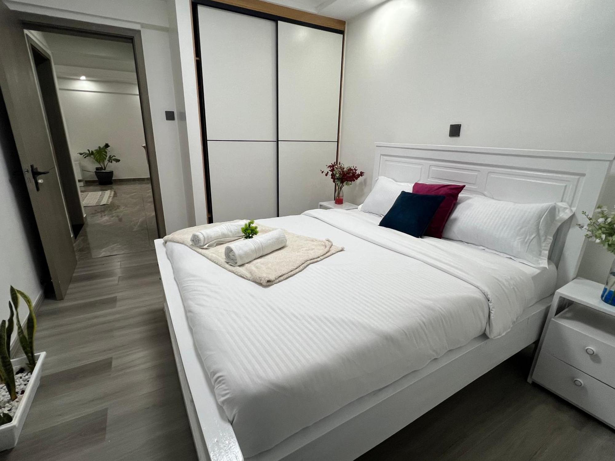 Modern 2br Ensuite With King Bed In Kilimani