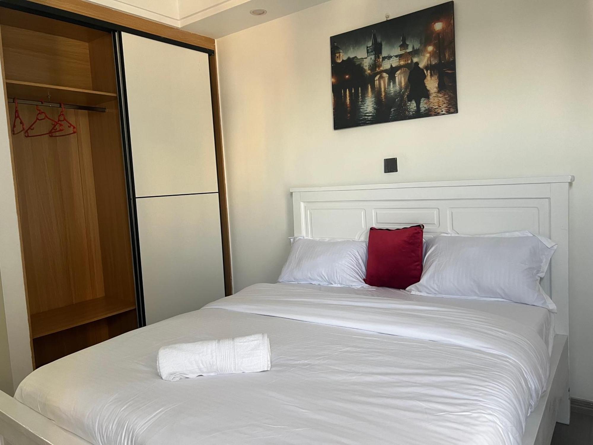 Modern 2br Ensuite With King Bed In Kilimani Apartment *