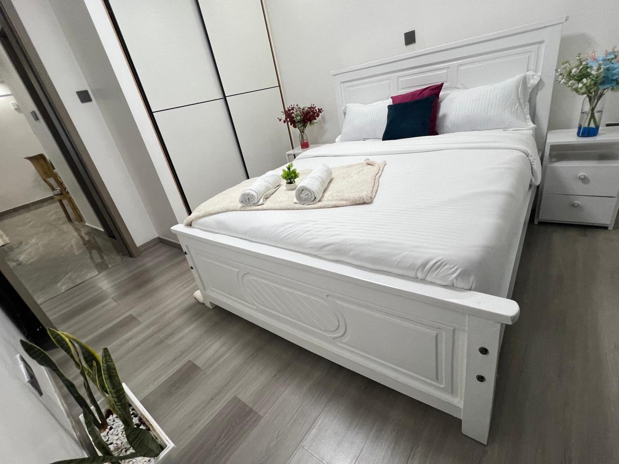 Apartment Modern 2br Ensuite With King Bed In Kilimani *