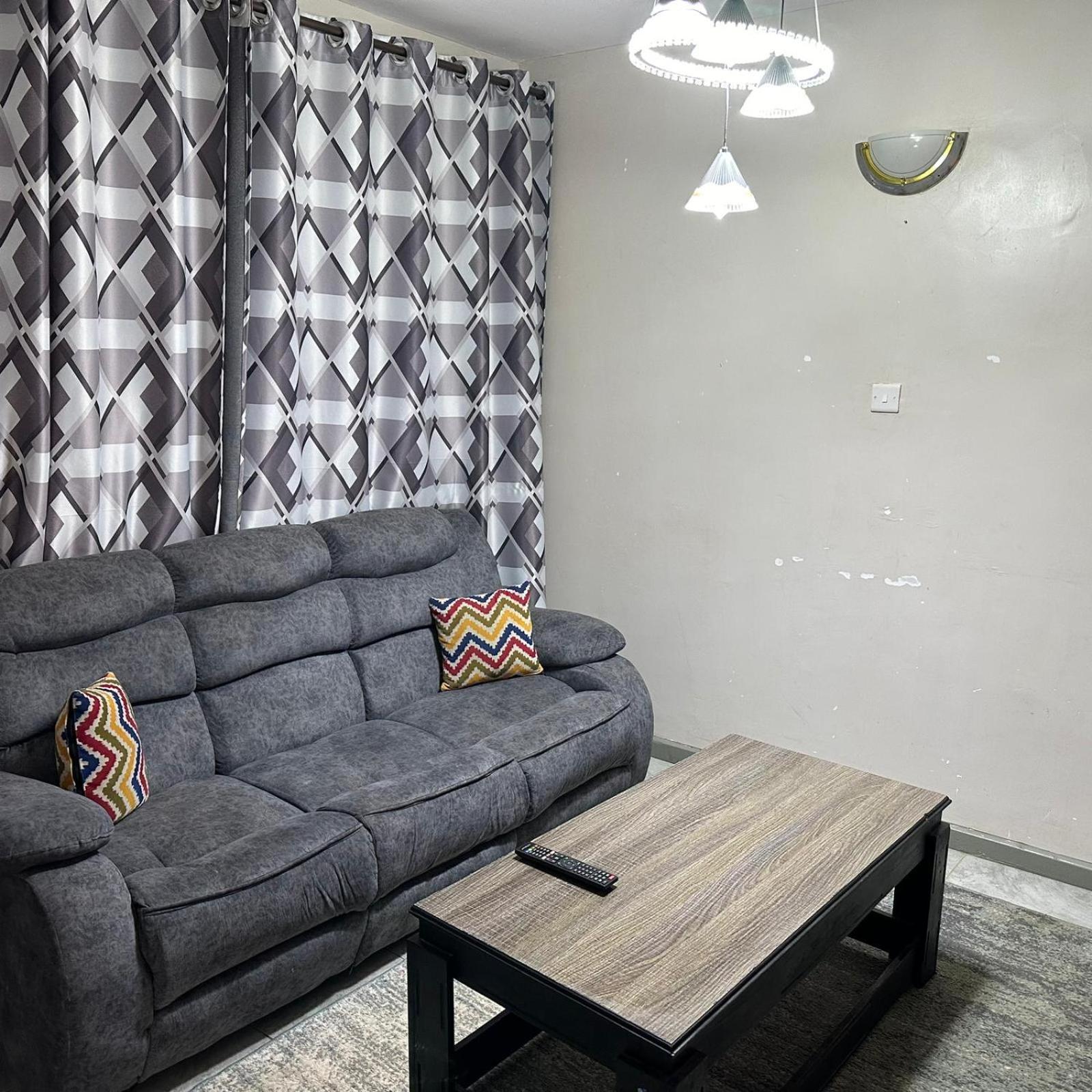 Homestay Roysambu Staycation *