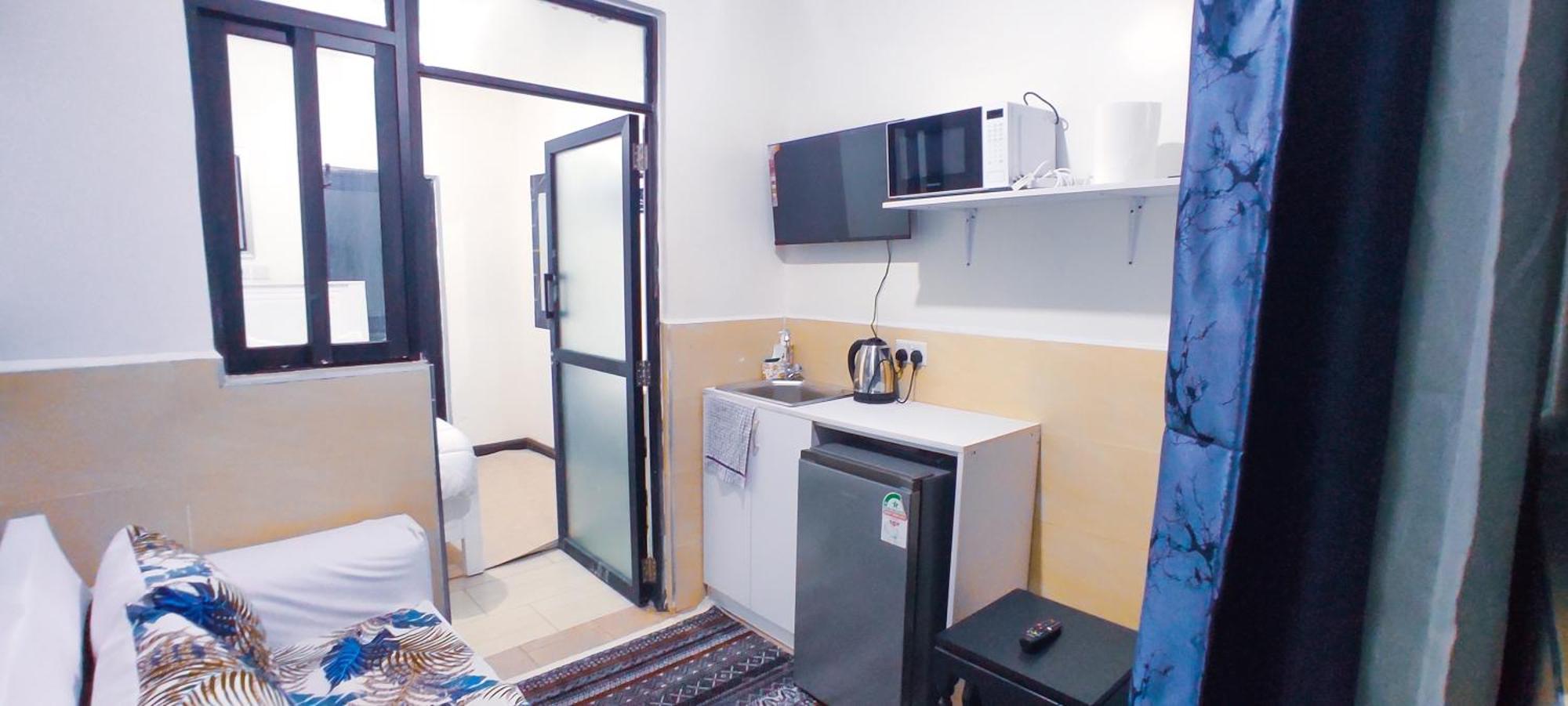 Roseville Budget Apartment