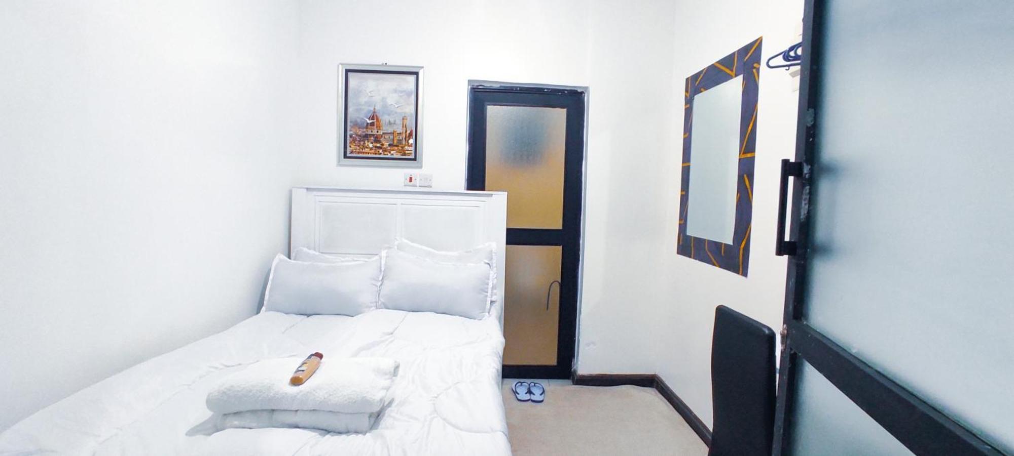 Roseville Budget Apartment *